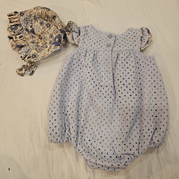 Maggie & Zoe Baby Blue Eyelet Selevess Romper and matching Bonnet 3-6 months - Picture 2 of 4